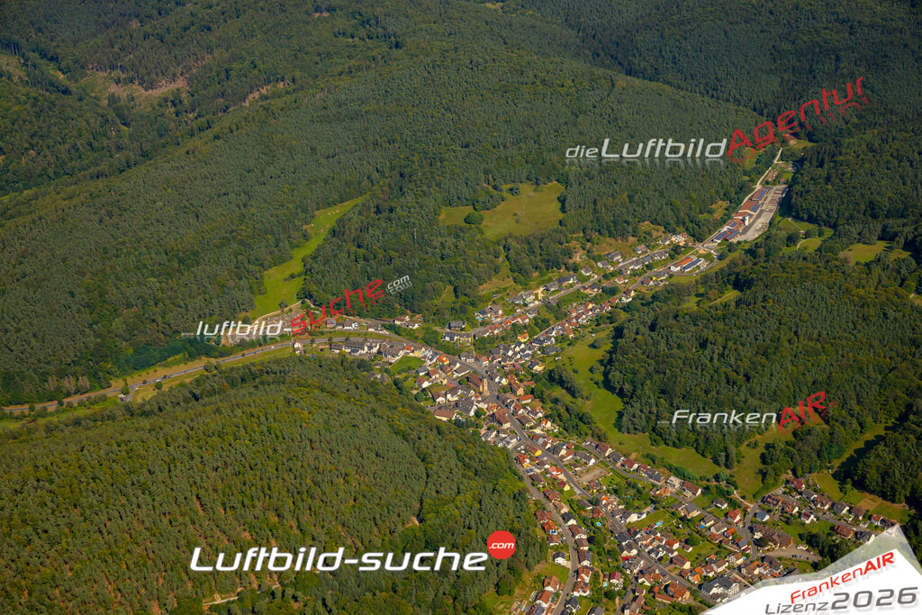 Das Luftbild zeigt :  Heimbuchenthal - Die Luftaufnahme wurde 2024 vom UL-Flugzeug aus erstellt ( keine Drohne ) - Hochauflösende Luftaufnahme - Für grossformatige Ausdrucke geeignet. Die Geschenkidee !Mit Lizenz und Bildrechte bestellbar