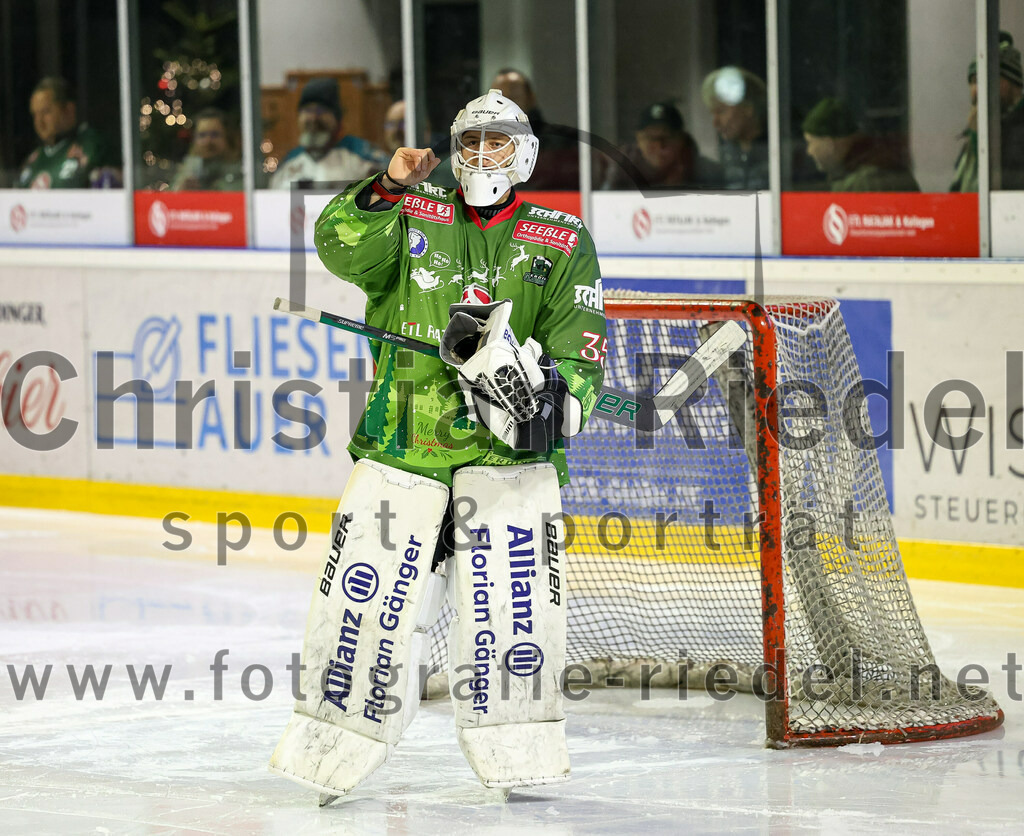 2023-12-17_004_TSV_Erding_gegen_ESC_Kempten | Erding, Deutschland, 17.12.2023:
Eishockey, Bayernliga Vorrunde 2023 / 2024, 18. Spieltag, TSV Erding gegen ESC Kempten, Endergebnis: 5:1

Torwart Niklas Schlammer (Erding Gladiators, #35)

Foto: Christian Riedel / fotografie-riedel.net