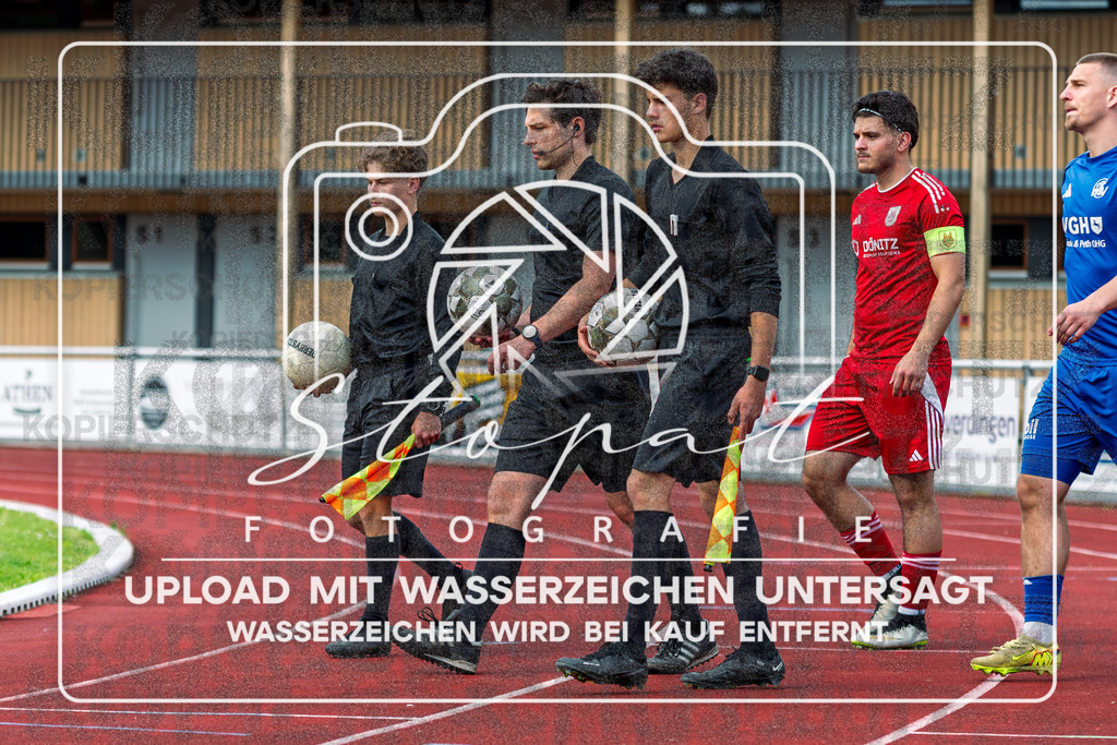 Landesliga Herren LG - TV Jahn Schneverdingen vs. MTV Eintracht Celle | Henrik Specht (Schiedsrichter), Armin Maksutaj (Schiedsrichterassistent), Julian Ebel (Schiedsrichterassistent); Landesliga Herren LG - TV Jahn Schneverdingen vs. MTV Eintracht Celle am 06.06.2026 in Osterwaldstadion, Schneverdingen - Realisiert mit Pictrs.com