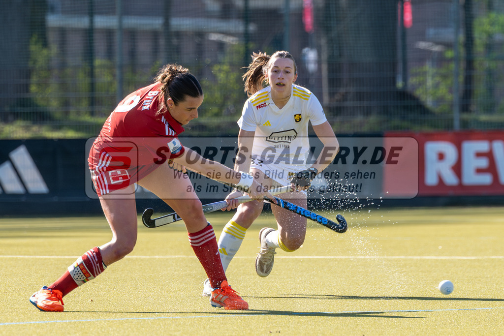 SFE_20260322_0042 | Köln, Deutschland, 22.03.26: Feldhockey 1. Bundesliga Damen zwischen Rot-Weiss Köln - Harvestehuder HTC im REWE Sportpark am 22.03.2026 in Köln, Deutschland. (Foto von Stephan Fehrmann)Köln, Germany, 22.03.26: Feldhockey 1. Bundesliga Damen between Rot-Weiss Köln - Harvestehuder HTC in REWE Sportpark at 22.03.2026 in Köln, Deutschland. (Foto from Stephan Fehrmann)