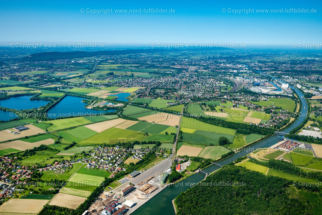 Berenbusch_Hafen_ELS_4675050623 | BERENBUSCH 05.06.2023 Schiffs- Anlegestellen am Hafenbecken des Binnenhafen am Ufer des Mittellandkanal an der Straße Hafen Berenbusch in Berenbusch im Bundesland Niedersachsen, Deutschland. // Ship moorings at the inland harbor basin on the banks of the Mittelland Canal on street Hafen Berenbusch in Berenbusch in the state Lower Saxony, Germany. Foto: Martin Elsen