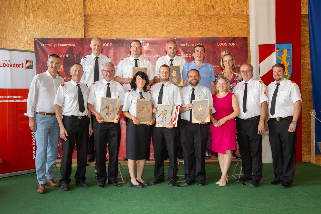 Geehrtengruppe_001 | Festakt FF-LOOSDORF - GRUPPENFOTO der ausgezeichneten HELFER bzw. Organisationen - DANKE für Hilfsleistungen und Unterstützungen bei der Hochwasserkatastrophe in Loosdorf im September 2024