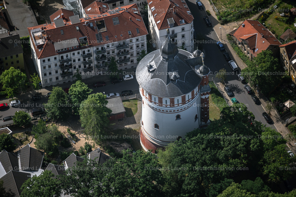 4035317 | BRAUNSCHWEIG 31.07.2020 Bauwerk des Industriedenkmales Wasserturm BS|ENERGY an der Hochstraße - Giersbergstraße in Braunschweig im Bundesland Niedersachsen, Deutschland. Weiterführende Informationen bei: BS|ENERGY Braunschweiger Versorgungs-AG &amp; Co.KG. // Building of industrial monument water tower BS|ENERGY in Brunswick in the state Lower Saxony, Germany. Further information at: BS|ENERGY Braunschweiger Versorgungs-AG &amp; Co.KG. Foto: Gerhard Launer