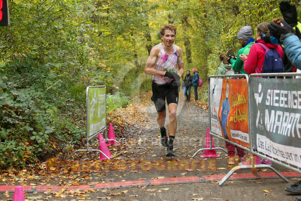 251026_1156_EX1_9787 | Sportfotografie im Rhein-Sieg Kreis, Köln, Bonn, NRW, Rheinland Pfalz, Hessen, etc. Unser Tätigkeitsfeld umfasst den Laufsport vom Volkslauf über den Marathon, Duathlon, Triathon bis zum Ultralauf wie Kölnpfad Ultra oder Schindertrail.