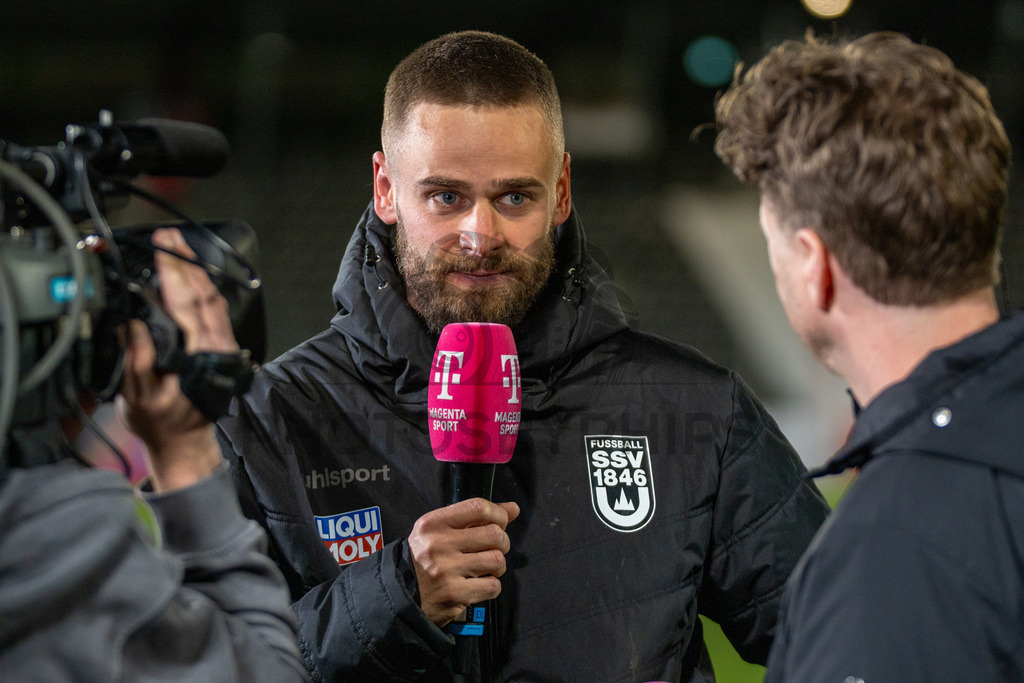 VfB Stuttgart II vs. SSV Ulm 1846 Fussball, Fussball, 3. Liga, 32. Spieltag, 08.04.2026 | Lucas Roeser (SSV Ulm 1846 Fussball, #09) im Interview nach Abpfiff,VfB Stuttgart II vs. SSV Ulm 1846 Fussball, Fussball, 3. Liga, 32. Spieltag, 08.04.2026DFB regulations prohibit any use of photographs as image sequences and/or quasi-video