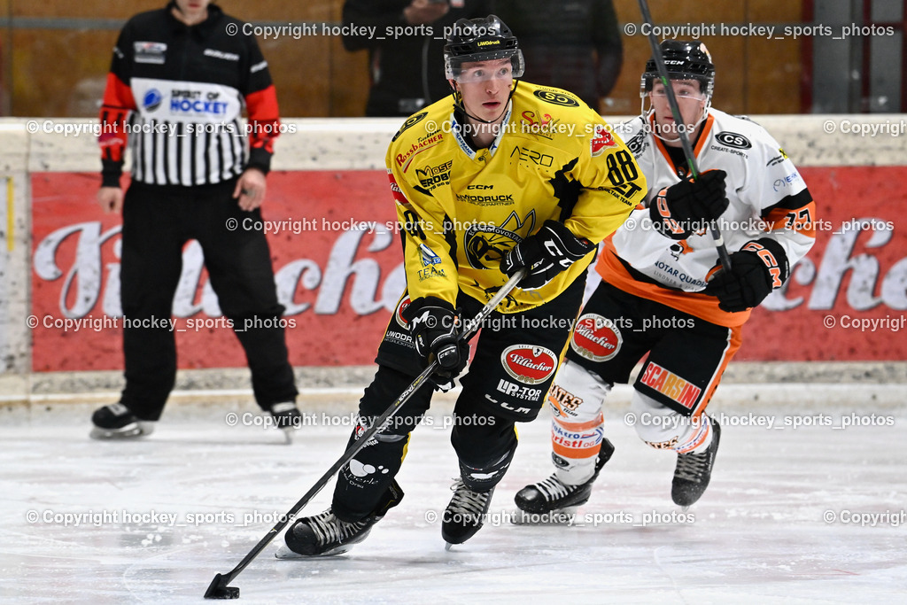 EC Hornets Spittal vs. USC Piraten Velden 18.2.2024 | #88 Zauchner Daniel EC Hornets Spittal, #77 Ortner Stefan USC Velden, EC Hornets Spittal vs. USC Piraten Velden 18.2.2024, EC Hornets Spittal vs. USC Piraten Velden 18.2.2024 am 18.02.2024 in Spittal an der Drau (Eissportzentrum Spittal), Austria, (Photo by Bernd Stefan)
