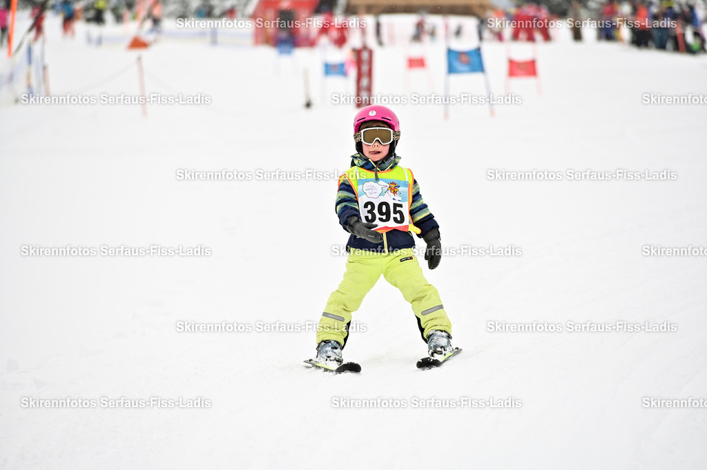SRF_20.02.2026_0150 | Skirennfotos,Serfaus,Fiss,Ladis,Kinderskirennen,Winter,Tirol,Oberland,skirace,SFL,feelfree,weil wir's genießen,ski,Ski,skifahren,Sonnenplateau, - Realisiert mit Pictrs.com