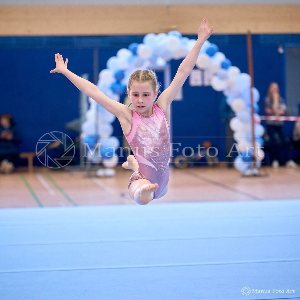 2024-04-30-2-2-A-DSC01075 | Professionelle Sportfotografie in Hamburg, Schleswig-Holstein und Niedersachsen – spezialisiert auf Rhönrad, Geräteturnen, Leistungsturnen und rhythmische Sportgymnastik. Bundesweite Begleitung von Rhönrad-Events. Jetzt Sport-Fotos - Realisiert mit Pictrs.com
