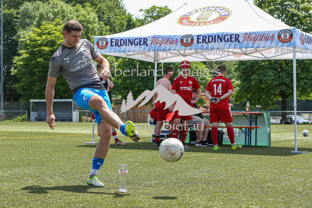993T0682 | vom Weissbierglas auf die Torwand