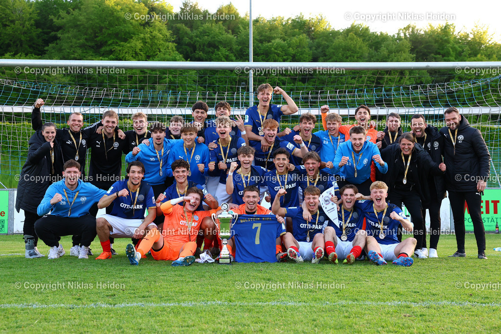 NH_JFVLübeckU19_HolsteinKielU19_SHFVLandespokal_14052026 | Jubel bei der Holstein Kiel U19 über den Gewinn des SHFV-Pokals.Fußball I Junioren I SHFV-Landespokal (A-Junioren) I Saison 2025-2026 I Finale I JFV Lübeck U19 - Holstein Kiel U19 I 14.05.2026 I Uwe-Seeler-Fußball-Park