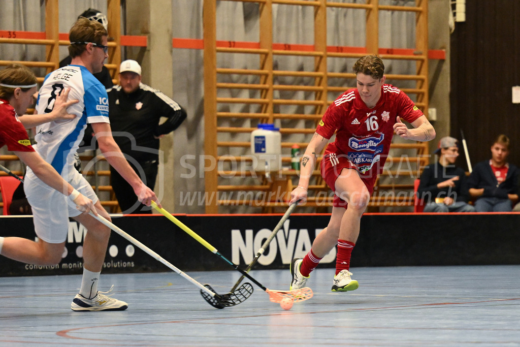 Strängnäs IBK vs FBC Kalmarsund Ungdom - 6. =January= 2024 | Strängnäs IBK vs FBC Kalmarsund Ungdom
Thomas Arena, Strängnäs
Gustav Hall (#16 Strängnäs IBK)
Bild: Sportfotografie Markus Aeschimann | www.markus-aeschimann.ch - Realisiert mit Pictrs.com