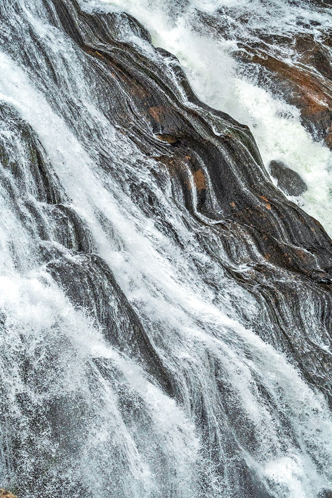 Am Wasserfall Gibbons Falls im Yellowstone National Park, USA | Bestell-Nr. us_2018_08_07661 - Realisiert mit Pictrs.com