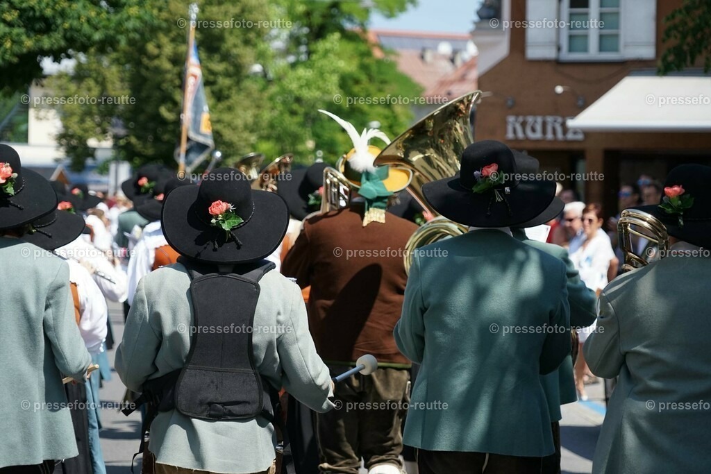 04d-LERMOOS-Bundesmusikfest-2023-Juni16-Reutte-DSC06368 | Info aus dem Bezirk Reutte/Ausserfern Tirol sowie eine umfangreiche Bilddatenbank über die gesamte Region: Lechtal, Talkessel Reutte, Tannheimertal, Zwischentoren. Lech, Plansee, Zugspitze, Grenztunnel, B179, Fernpassstraße, Verkehr, Lawinen, Tradition, - Realisiert mit Pictrs.com