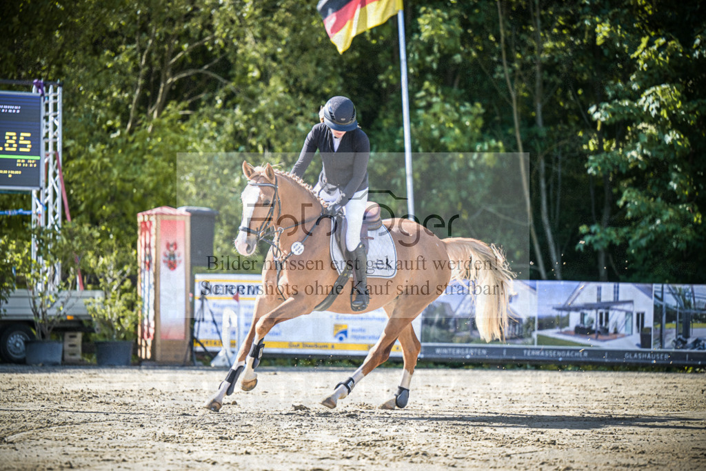 DOS_7586 | Entdecke hochwertige Reitturnierfotos von Foto Oger. Professionell, emotional und authentisch – jetzt Lieblingsmomente im Shop bestellen.Deutschlandweite Turnierfotografie. - Realisiert mit Pictrs.com