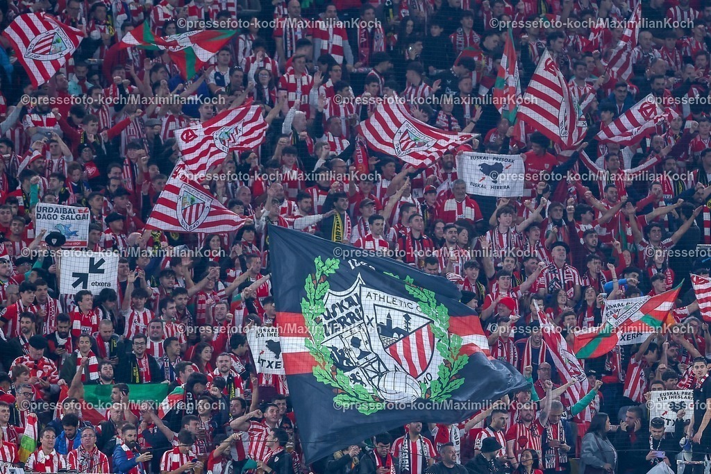 UCL01102501018 | 01.10.2025, Fußball, UEFA Champions League, Borussia Dortmund - Athletic Club Bilbao, BVB Stadion, 2. Spieltag, Saison 2025 2026: Fans in der Gästekurve Athleticfans Fankurve  Regulations prohibit any use of photographs as image sequences and or quasi-video.