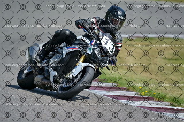 26BT02-1538 | markuskiefer.com - Realisiert mit Pictrs.com