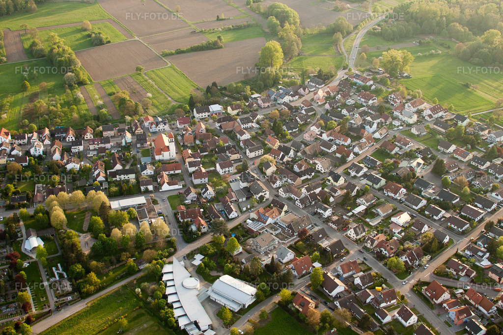 Luftbild: Grundschule, Friedhof im Ortsteil Würmersheim in Durmersheim im Bundesland Baden-Württemberg in Deutschland. Foto: IMG_26986.jpg vom 28.04.2010 durch Werner Riehm/FLY-FOTO.de