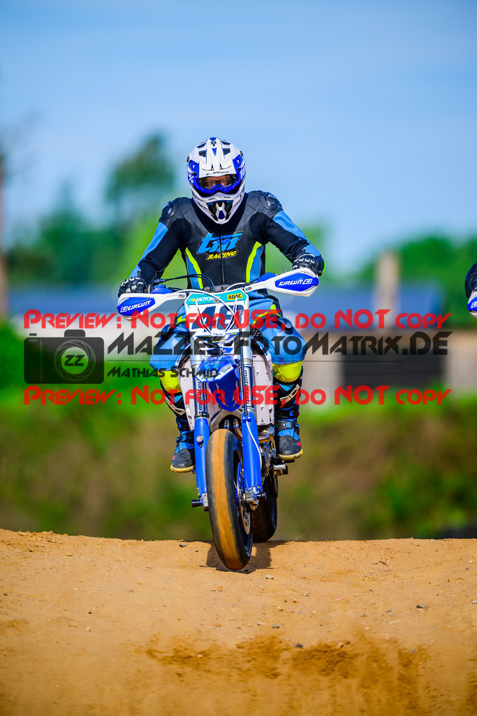 MaZZes_FotoMatrix_240511_6007705_9757 | UE40