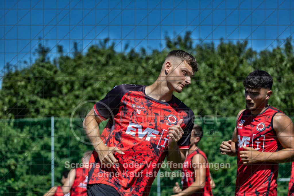20250629_105030_0830-Bearbeitet | #,1.Göppinger SV, Fussball, Oberliga BW - Trainingsauftakt, Saison 2025/2026, Rasensportplatz Stadion SV Göppingen, Hohenstaufenstr. 116, 73033 Göppingen, 29.06.2025 - 10:30 Uhr,Foto: PhotoPeet-Sportfotografie/Peter Harich