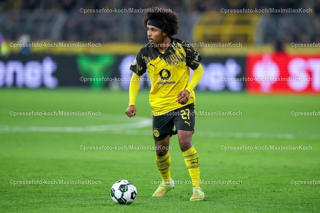 BVB02122501158 | 02.12.2025, Fußball, DFB-Pokal, Borussia Dortmund - Bayer 04 Leverkusen, Achtelfinale, Signal Iduna Park, Saison 2025 2026: Karim Adeyemi (BVB #27) DFB regulations prohibit any use of photographs as image sequences and or quasi-video.