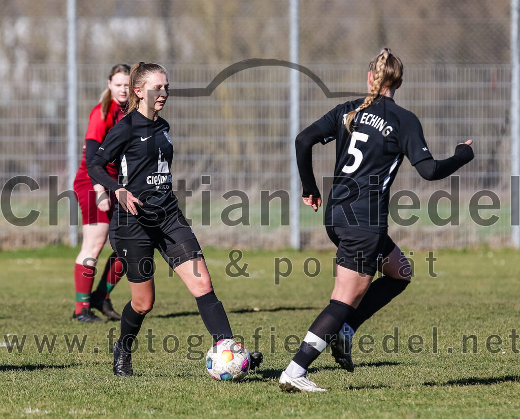 2024-02-25_023_FC_Schwaig_gegen_TSV_Eching | Oberding, Deutschland, 25.02.2024:
Fußball, Bezirksliga 2023 / 2024, Testspiel, FC Schwaig gegen TSV Eching, Endergebnis: 0:5

Anna Zieglmeier (TSV Eching, #9), Elise Lutz (TSV Eching, #5)

Foto: Christian Riedel / fotografie-riedel.net