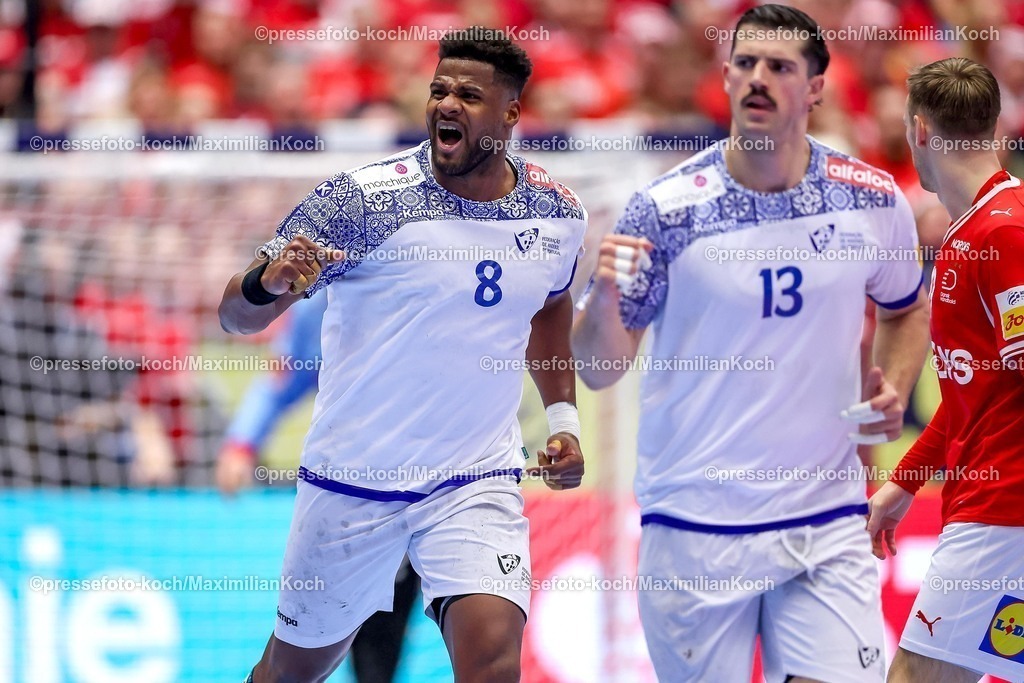 EHF20012602068 | 20.01.2026, Handball, Men's EHF EURO 2026, Dänemark - Portugal, Jyske Bank Boxen in Herning, Dänemark, Preliminary Round:  Victor Manuel Iturriza Alvarez (Portugal #08) jubelnd neben  Rocha Nogueira (Portugal #13) 