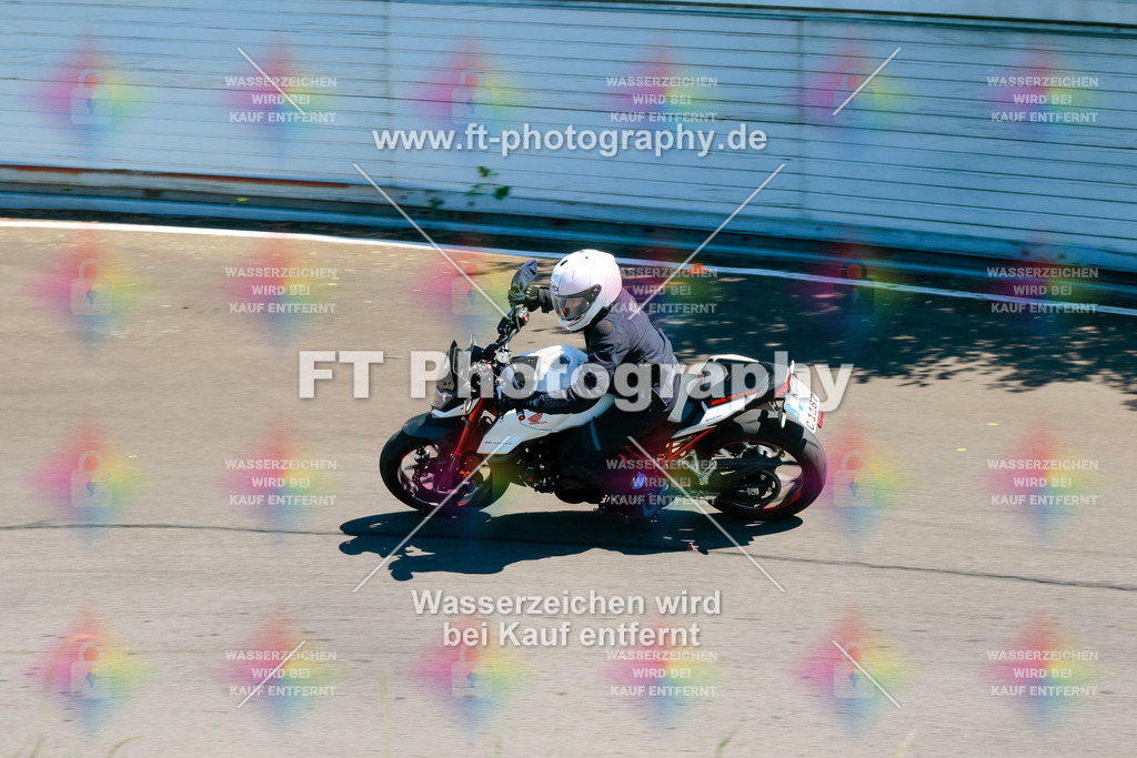 Moto-TeamOBK-22403 | Hier findet Ihr Bilder von Touristenfahrten auf der Nürburgring Nordschleife oder von anderen Veranstaltungen die ich besucht habe. Viel Spass beim Durch Schauen 