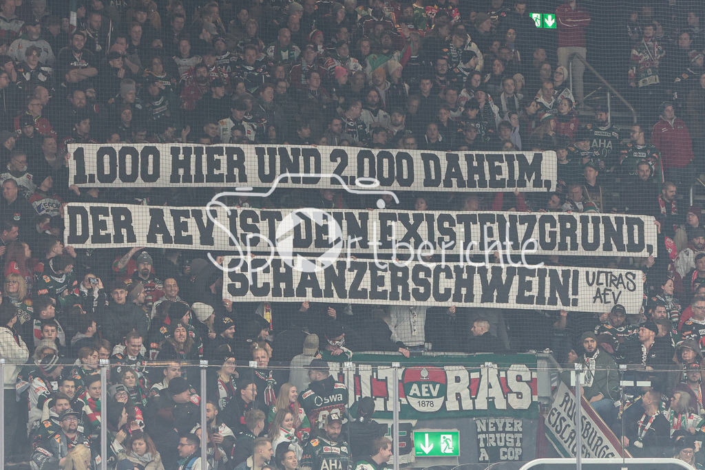 Augsburger Panther - ERC Ingolstadt | Die Hausherren mit einem Spruchband vor der Partie / Ultras / Ultra