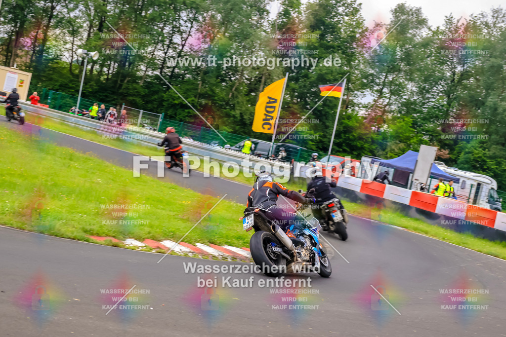 VBK-6374 | Hier findet Ihr Bilder von Touristenfahrten auf der Nürburgring Nordschleife oder von anderen Veranstaltungen die ich besucht habe. Viel Spass beim Durch Schauen 