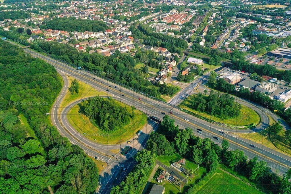 2021-06-26 LUFT Autobahnabfahrt Bladenhorst Auffahrt A42 Foto Lukas 2 | Luftbild von der Autobahnabfahrt A42 Bladenhorst am Westring - Realisiert mit Pictrs.com