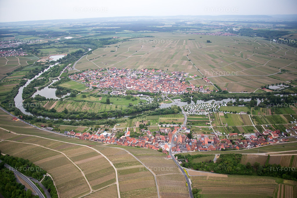 Luftbild: Fluß- Uferbereichen der Mainschleife im Ortsteil Fahr in Volkach im Bundesland Bayern in Deutschland. Foto: IMG_078862.jpg vom 14.05.2015 durch Werner Riehm/FLY-FOTO.de