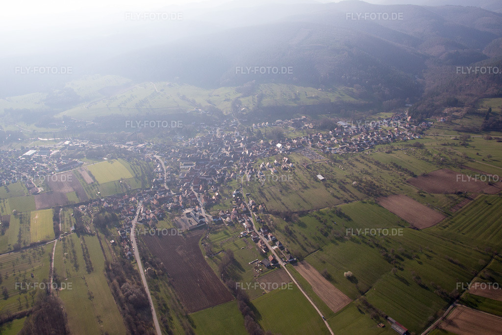 Luftbild: Ortsansicht in Lembach im Bundesland Bas-Rhin in Frankreich. Foto: IMG_086685.jpg vom 26.03.2016 durch Werner Riehm/FLY-FOTO.de