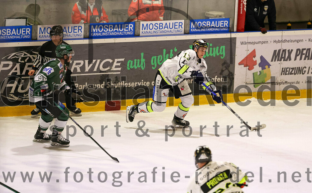 2024-02-02_076_TSV_Erding_gegen_ERSC_Amberg | Erding, Deutschland, 02.02.2024:
Eishockey, Bayernliga Vorrunde 2023 / 2024, 30. Spieltag, TSV Erding gegen ERSC Amberg, Endergebnis: 1:0

Rudolf Lorenz (Erding Gladiators, #91), Davin Maus (ERSC Amberg, #13)

Foto: Christian Riedel / fotografie-riedel.net