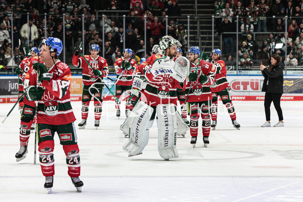 Augsburger Panther - Adler Mannheim | Die Panther bedanken sich bei den Zuschauern im Curt Frenzel Stadion