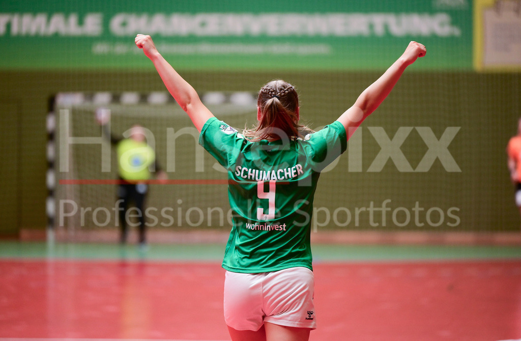 Handball, 2. Bundesliga Frauen, SV Werder Bremen - Kurpfalz Bären | Luca Schumacher (SV Werder Bremen, 9) mit Torjubel, Jubel über das Tor