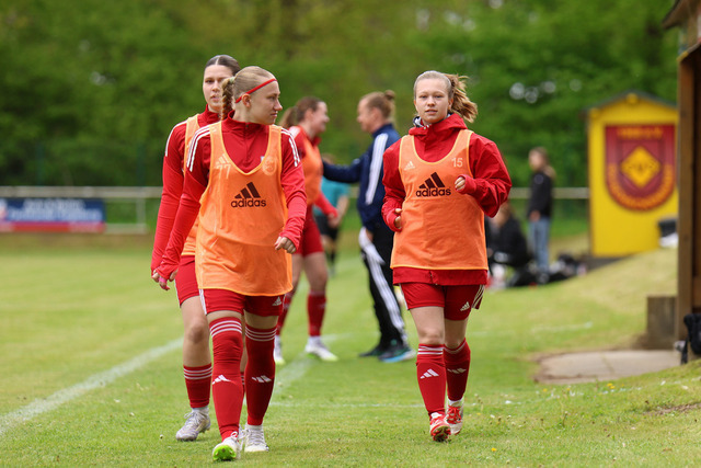 Fußball I Frauen I Saison 2025-2026 I Kreispokal Segeberg I Finale I FSG KaKi-StuSie - SV Wahlstedt 093 | v.l. Alexandra Bath (77, SV Wahlstedt), Nele Lassen (15, SV Wahlstedt) - Realisiert mit Pictrs.com