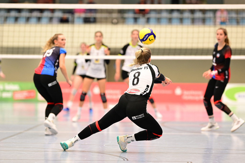 Volleyball I Frauen I Saison 2024-2025 I Regionalliga Nord I VT Hamburg - VSG Lübeck | Der Sportfotograf. - Realisiert mit Pictrs.com