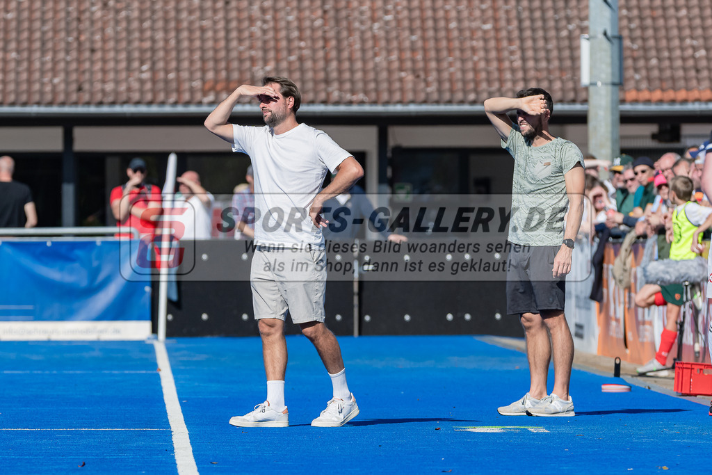 HK_20231001_105007 | 1.Bundesliga Herren Crefelder HTC - Harvestehuder THC am 1.10.2023 CHTC, Krefeld , Schmitz Johannes ( Trainer Crefelder HTC )