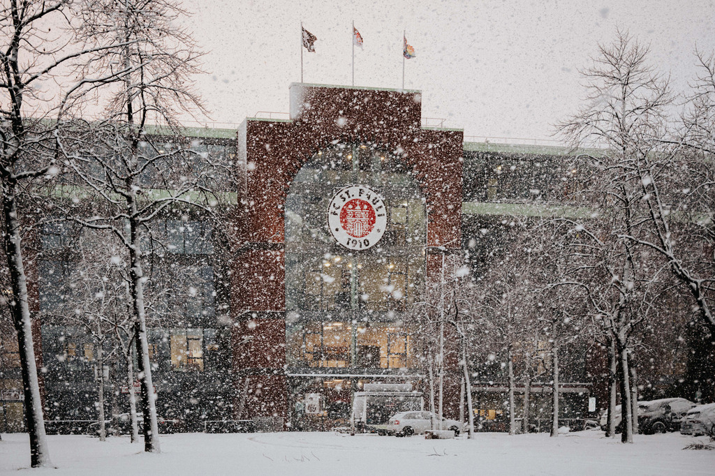FCP07056 | Der offizielle Shop für FC St. Pauli Fotos. Wähle aus Spielszenen & Fanmomenten dein FCSP Wunschformat. Wir liefern Millerntor-Atmosphäre.