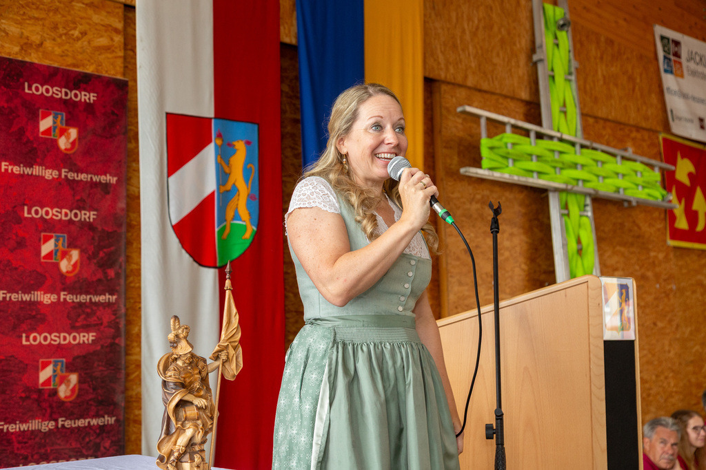 41_Ansprachen - Ehrungen_041 | Fotodoku der Festmesse im FF-Haus Loosdorf anlässlich der Fahrzeugweihe und in Dienststellung der neuen Einsatzfahrzeuge der FF-Loosdorf.