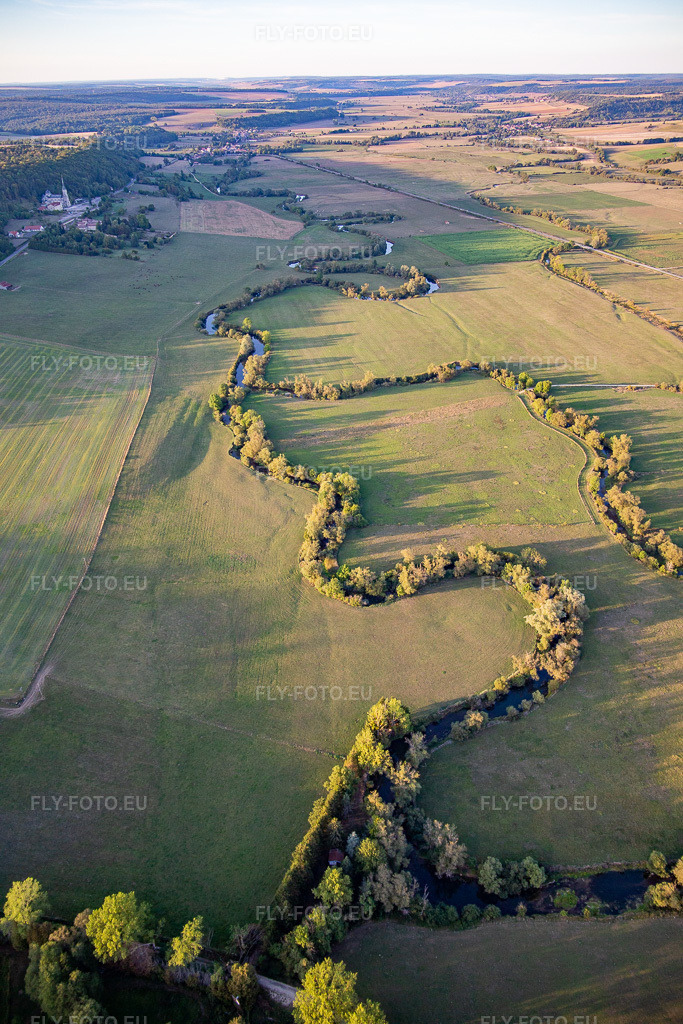 Vue aérienne: La Meuse à Coussey dans le département Vosges, France. Photo: IMG_118332.jpg prise le 15/09/2019 par Werner Riehm/FLY-FOTO.eu – Résolution de l'original: 3648 x 5472 px
