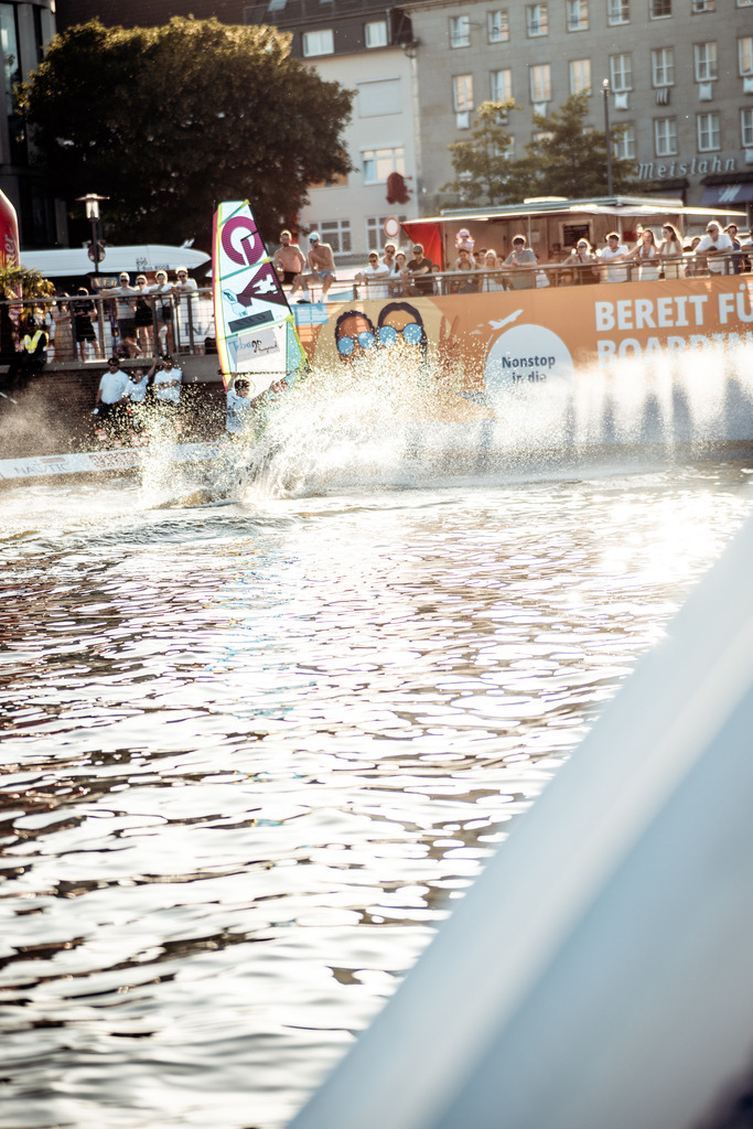 Kieler WOCHE Tow In Windsurf - @danielpankoke dpmedia (126 von 158) | dp-photography - Realisiert mit Pictrs.com