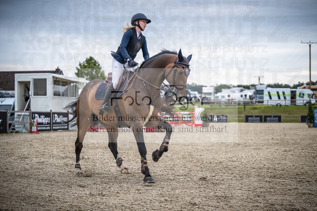 DOS_8645 | Entdecke hochwertige Reitturnierfotos von Foto Oger. Professionell, emotional und authentisch – jetzt Lieblingsmomente im Shop bestellen.Deutschlandweite Turnierfotografie. - Realisiert mit Pictrs.com