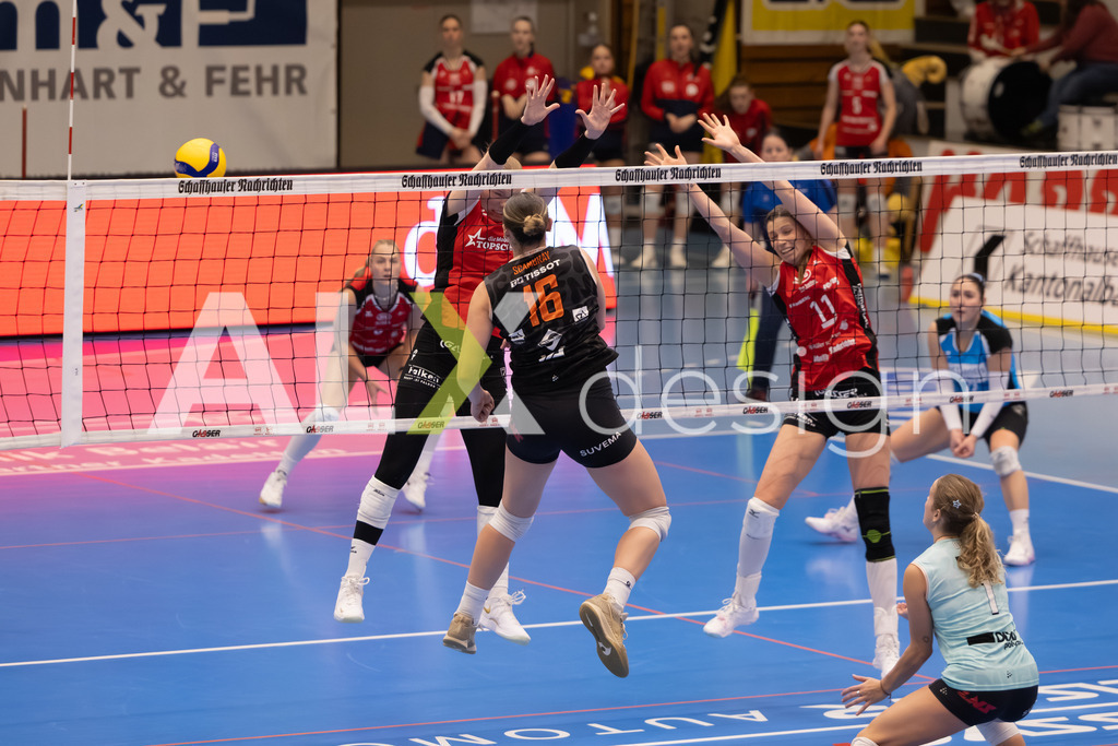 Volleyball I Frauen I Saison 2025-2026 I Volleyball NLA | Women I Round 16 I VC Kanti Schaffhausen - Viteos NUC I 31.01.2026 | 16 Scambray Tia (US) (Viteos NUC) – Außenangriff - Realisiert mit Pictrs.com