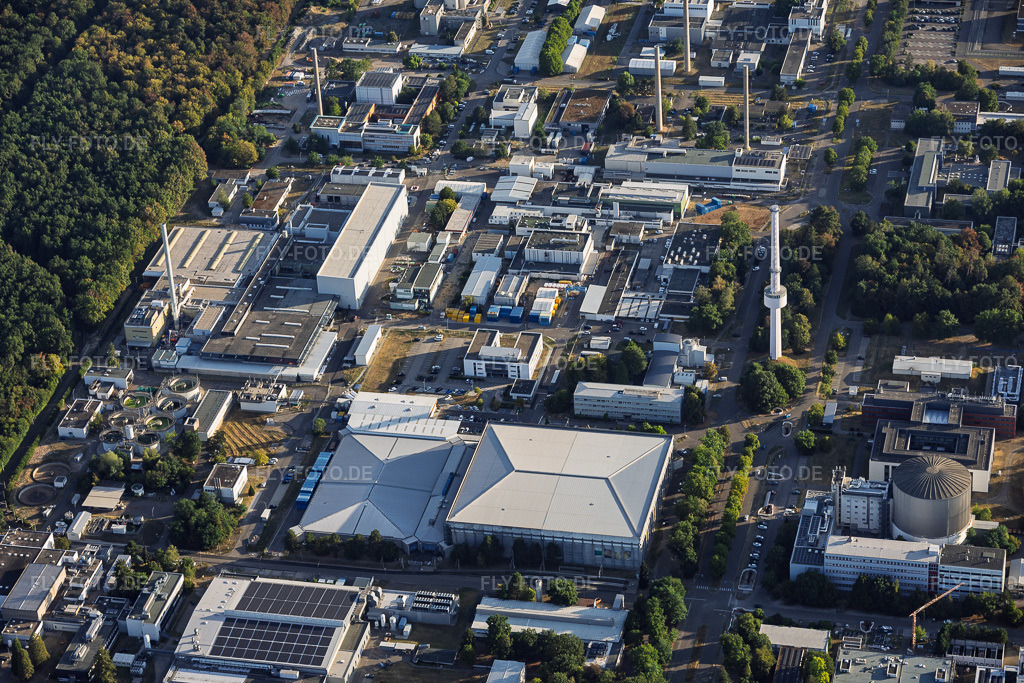 Luftbild: Karlsruhe Institut für Technologie - Campus Nord mit Institut für Neutronenphysik und Reaktortechnik und Kerntechnische Entsorgung Karlsruhe GmbH im Ortsteil Leopoldshafen in Eggenstein-Leopoldshafen im Bundesland Baden-Württemberg in Deutschland. – Foto: IMG_158296.jpg vom 06.08.2026 durch Werner Riehm/FLY-FOTO.de – Auflösung des Originals: 6000 x 4000 px – KIT - Karlsruher Institut für Technologie KIT – KIT-INR – WWW.KTE-KARLSRUHE.DE