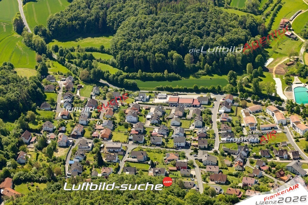 Luftaufnahme der Stadt Königstein - Die Luftaufnahme wurde 2025 vom UL-Flugzeug heraus erstellt ( keine Drohne ) - Hochauflösende Luftaufnahme - für professionelle Ausdrucke geeignet. Die Geschenkidee !Mit Lizenz und Bildrechte bestellbar