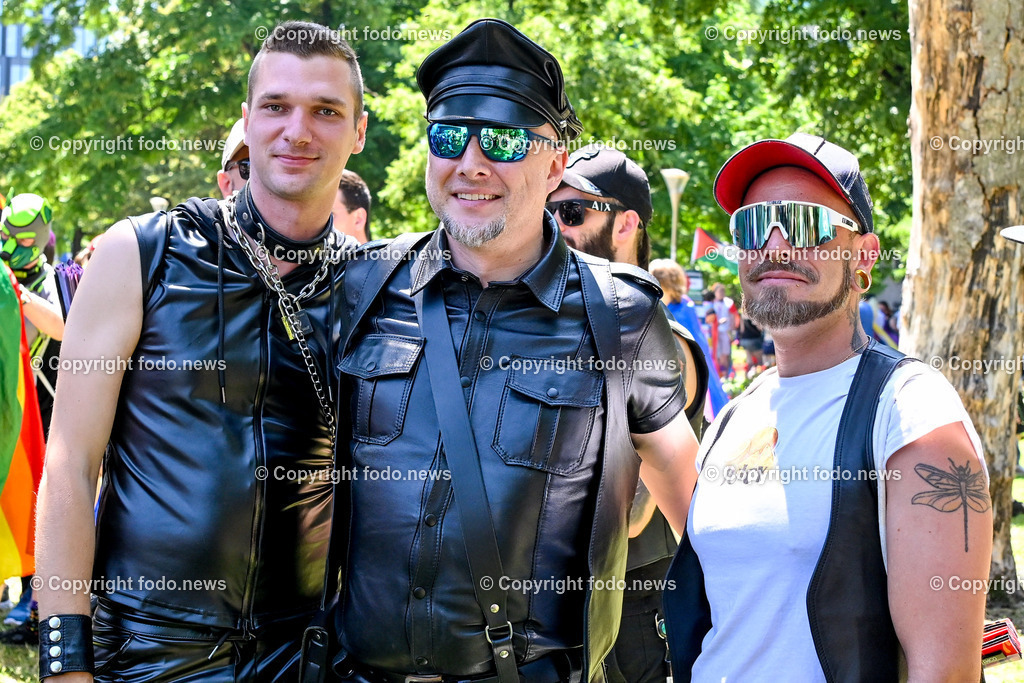 Linzpride 2025_ 21.06.2025-34 | 21.06.2025, Linz, AUT, Linzpride 2025, im Bild Teilnehmer an der Linz Pride 2025