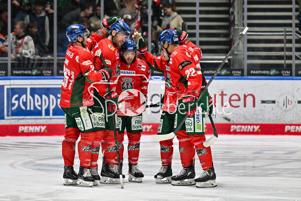 Augsburger Panther - Grizzlys Wolfsburg | Jubel der Panther nach dem Treffer zum 1-0 durach Alexandre GRENIER (Augsburger Panther 82) / Tor / Torschuetze / Freude / Happy / DEL: Augsburger Panther - Grizzlys Wolfsburg; Curt Frenzel Stadion am 10.10.2025