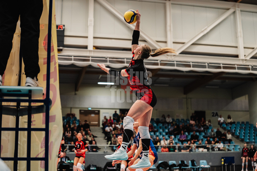 Volleyball | Frauen | Saison 2025/2026 | Volleyball Bundesliga | ETV Hamburger Volksbank Volleys vs. VfB Suhl LOTTO Thüringen | 07.03.2026 | Fiona Dittmann (#14, ETV Hamburger Volksbank Volleys) beim Angriff