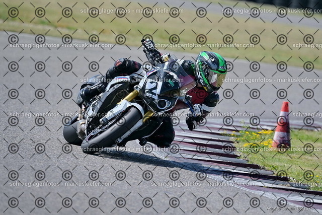 26BT02-0981 | markuskiefer.com - Realisiert mit Pictrs.com